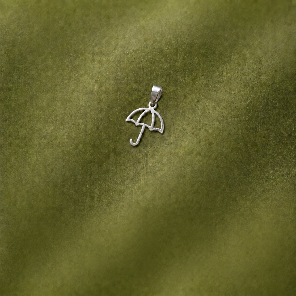 925 silver umbrella pendant measuring 32 x 19 mm with a polished openwork design