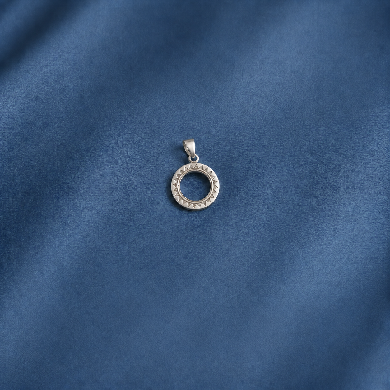 displaying features of 925 sterling silver timeless Chakra halo pendant for men and women