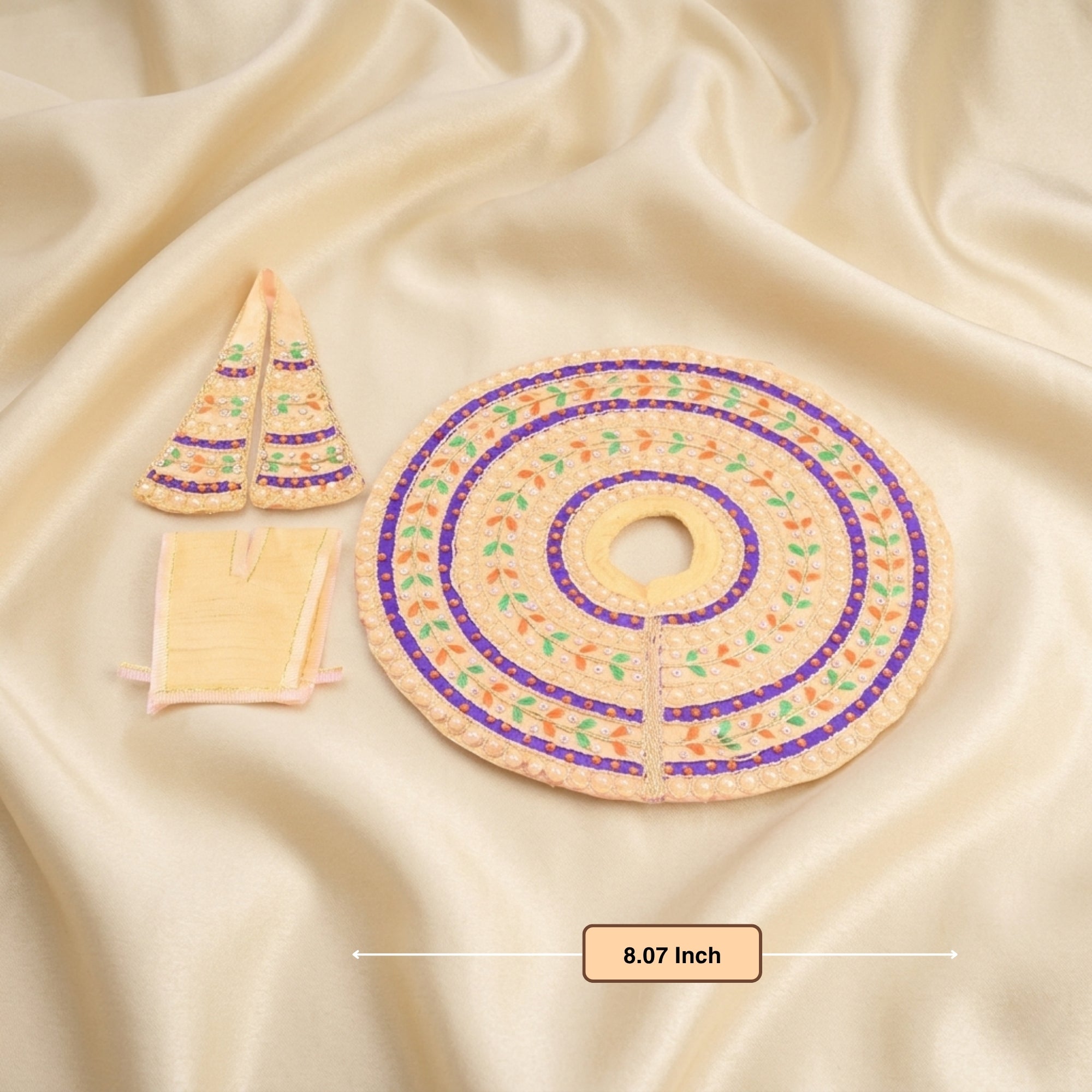 3 No. size reference display for the cream Laddu Gopal dress poshak